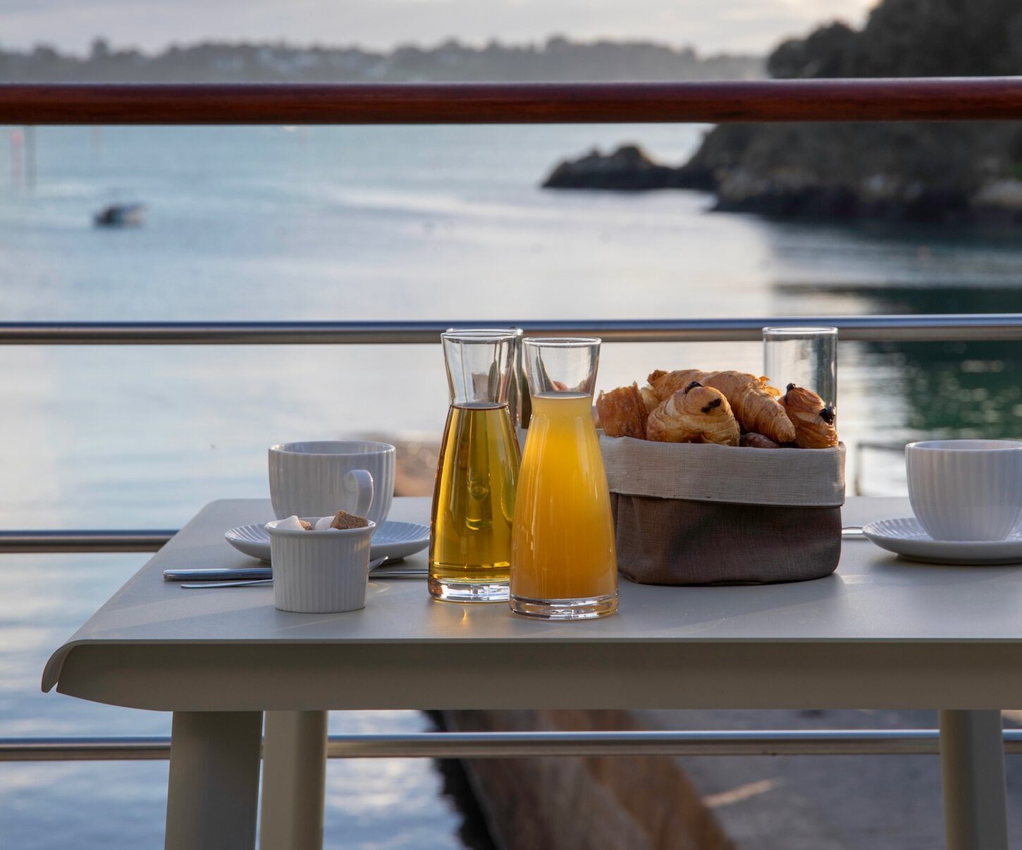 9700787D-A6EC-4F9A-A2EE-6EB454A5FDE9